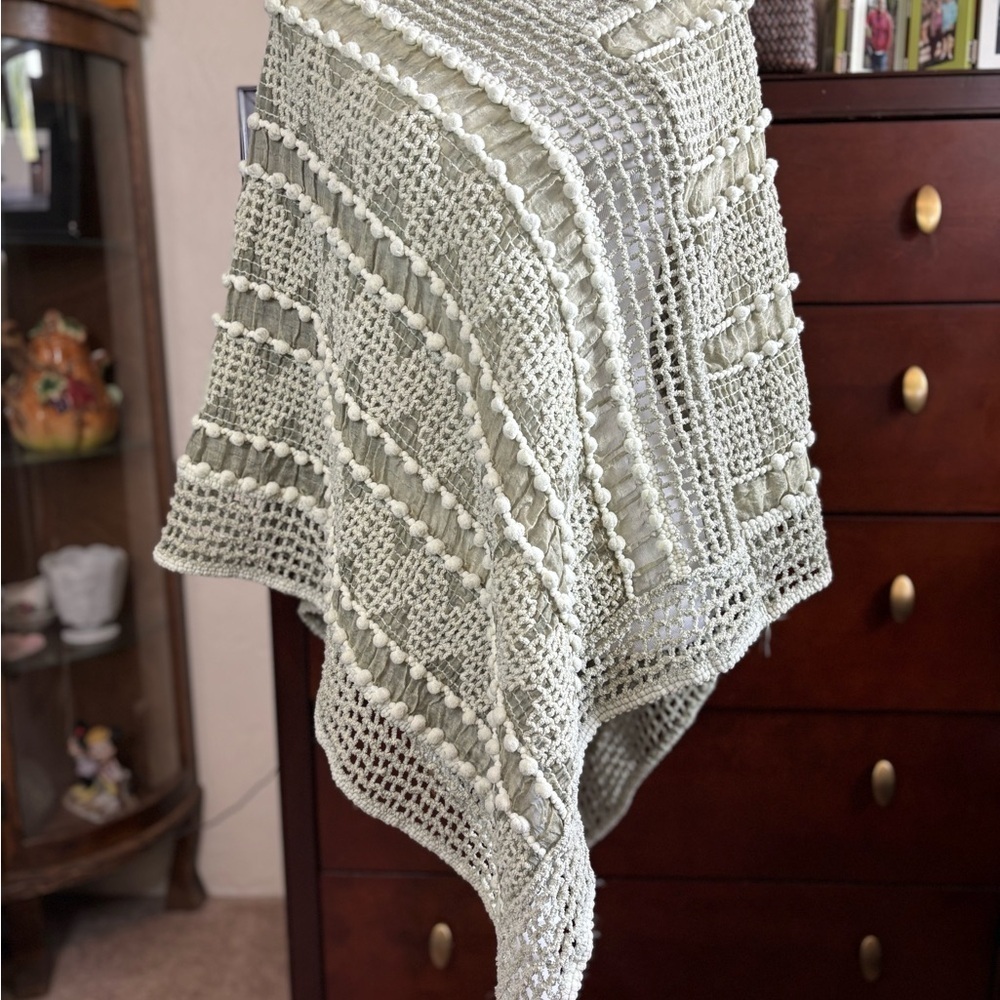Fadivo New York Crochet shawl/Poncho light green size OS - Picture 2 of 7